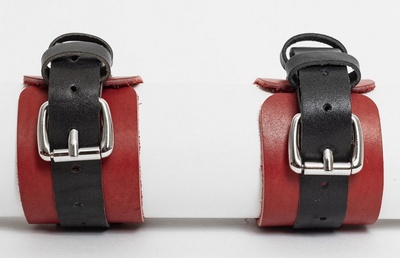 Красно-черные кожаные наручники классического дизайна BDSM96 (красный с черным) 