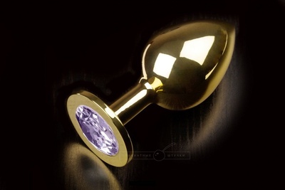 Большая золотая анальная пробка с закругленным кончиком и сиреневым кристаллом - 9 см. Пикантные штучки (сиреневый) 