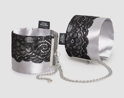 Сатиновые наручники с кружевом Play Nice Fifty Shades of Grey (серебристый с черным) 