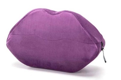 Фиолетовая микрофибровая подушка для любви Kiss Wedge Liberator (фиолетовый) 