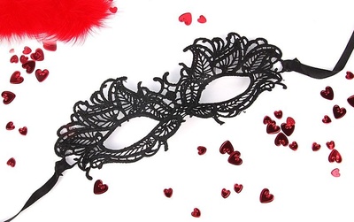 Черная ажурная текстильная маска Эмилия Bior toys (черный) 