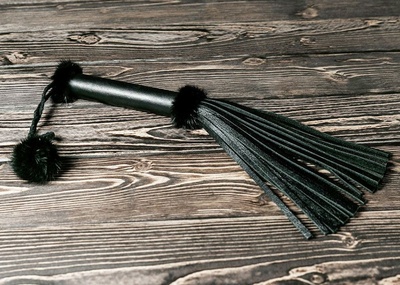 Черная мини-плеть с отделкой из меха норки - 36 см. Vulgar (черный) 