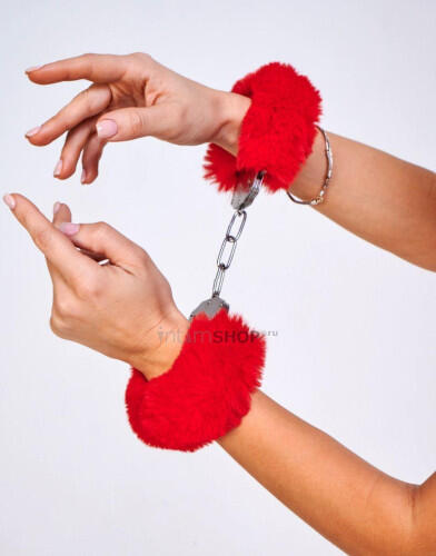 Шикарные наручники с пушистым красным мехом Be Mine, OC Le Frivole (Красный.) 