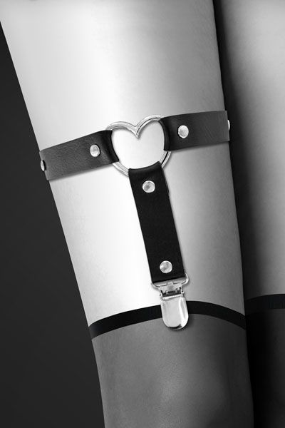 Bijoux Pour Toi - With Heart Black - Гартер на ногу, сексуальная подвязка с сердечком (Черный) 
